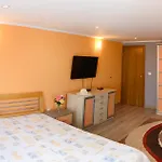 Ianis Paradise 네세부르