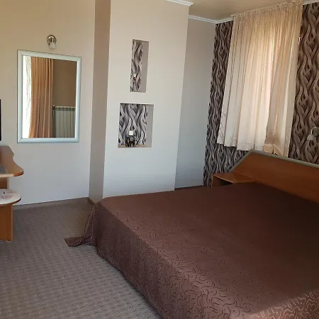 Ianis Paradise Misivri