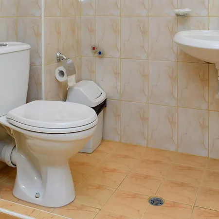 Ianis Paradise Konukevi