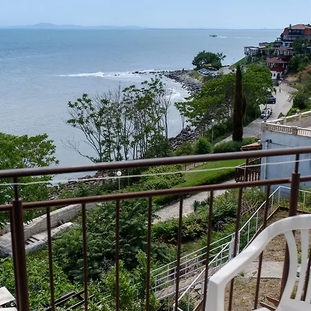 Ianis Paradise 네세부르