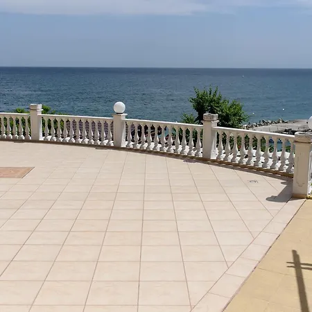 Konukevi Ianis Paradise